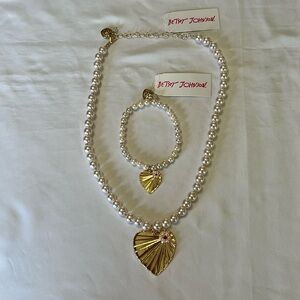 Faux Stone Heart Pendant Imitation Pearl Necklace and Bracelet NWT